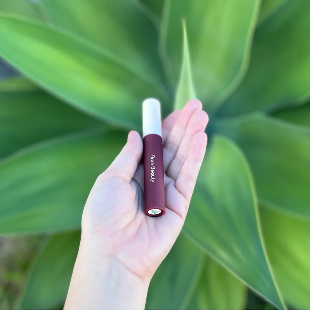 NWOT Rare Beauty Matte Lip Soufflé • Strengthen